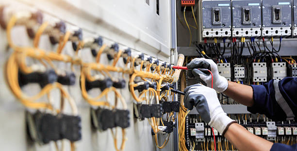 Professional Electrician technician working in New London, TX